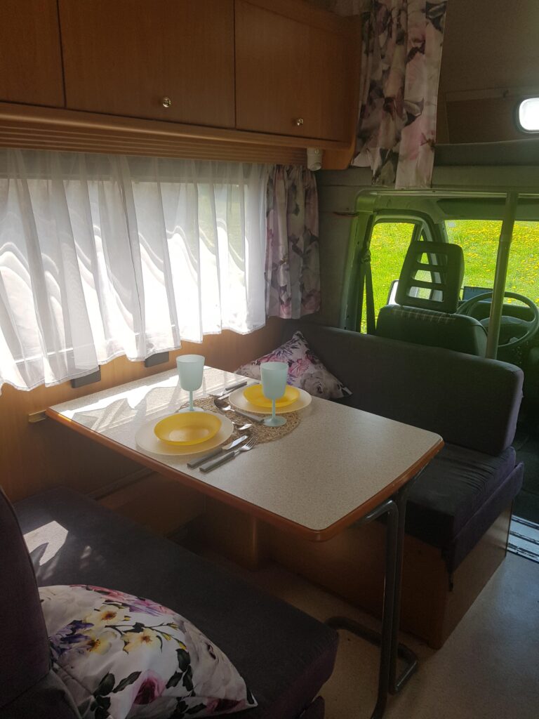 Zdjęcie wnętrza kampera Fiat Ducato II Dethleffs "Ślimak"