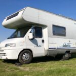 Kamper Fiat Ducato II Dethleffs 2.8 "Wielbłąd" na łące