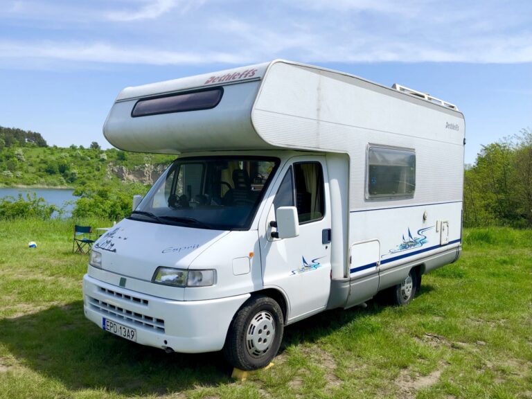 Wnętrze kampera na wynajem Fiat Ducato II Dethleffs 2.8 "Wielbłąd"