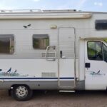 Bok kampera Fiat Ducato II Dethleffs 2.8 "Wielbłąd" na drodze