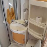 Wnętrze łazienki kampera na wynajem Fiat Ducato II Dethleffs 2.8 "Wielbłąd"