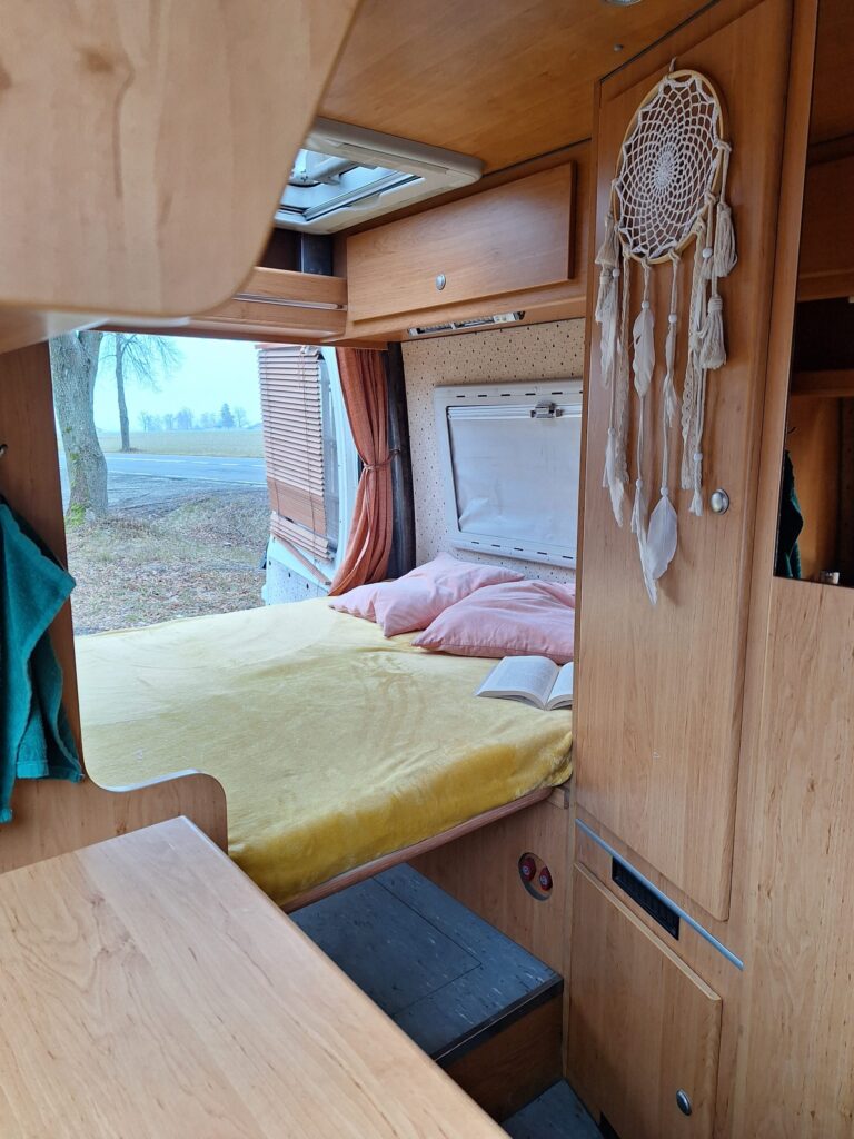 Wnętrze kampera na wynajem Fiat Peugeot Boxer CamperVan