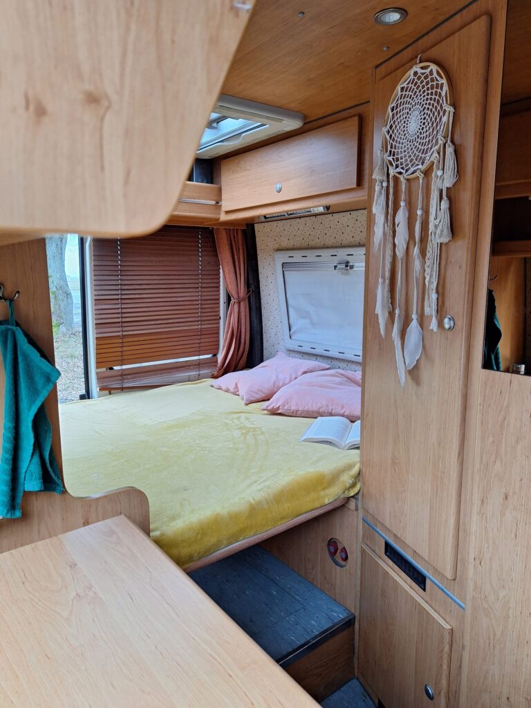 Wnętrze kampera na wynajem Fiat Peugeot Boxer CamperVan