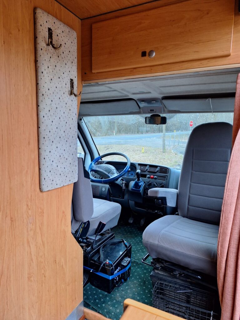 Wnętrze kampera na wynajem Fiat Peugeot Boxer CamperVan