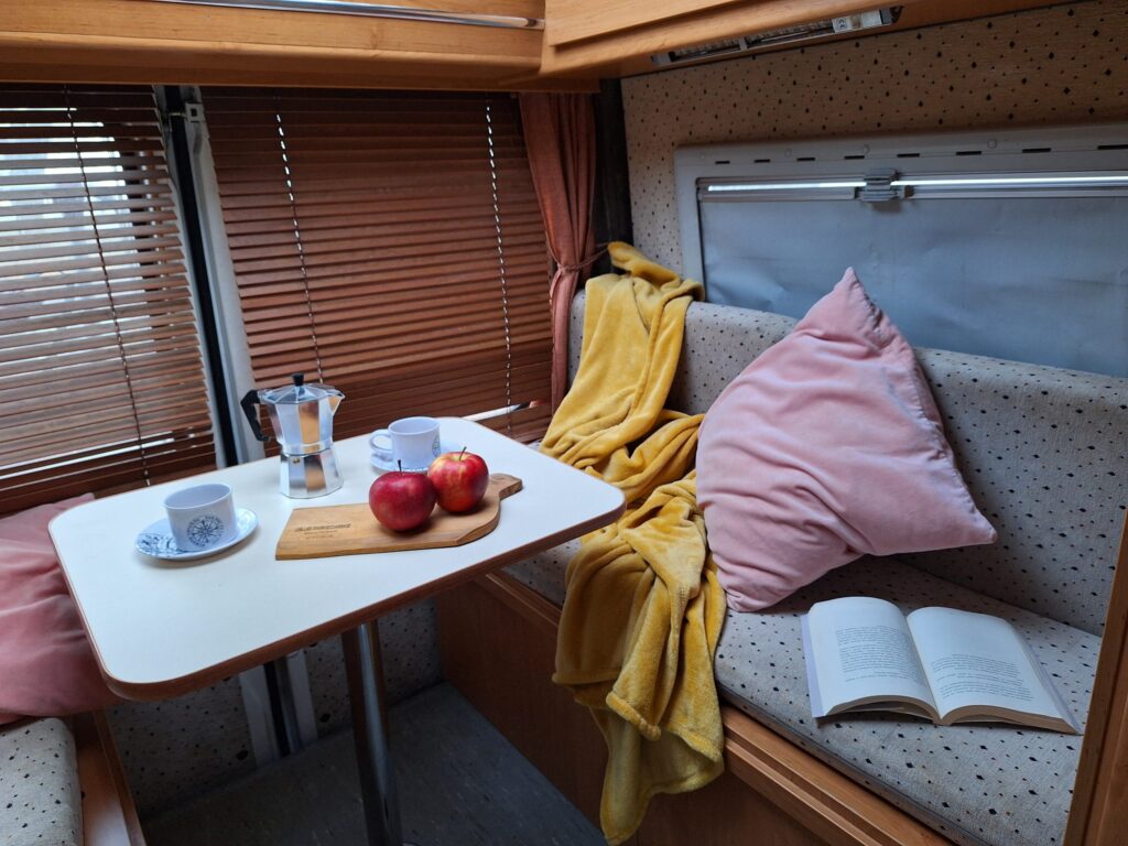 Wnętrze kampera na wynajem Fiat Peugeot Boxer CamperVan