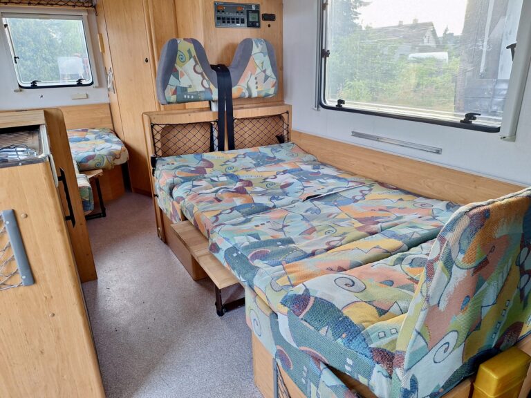 Wnętrze kampera na wynajem Fiat Ducato II "Knaus"