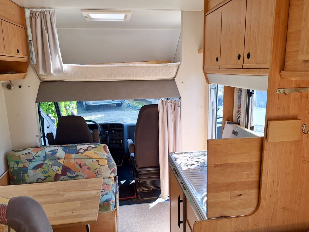 Wnętrze kampera na wynajem Fiat Ducato II "Knaus"